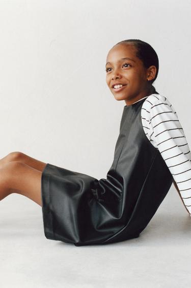ROBE-SALOPETTE EN CUIR SYNTHÉTIQUE AVEC NŒUDS - Noir de Zara - Image 5