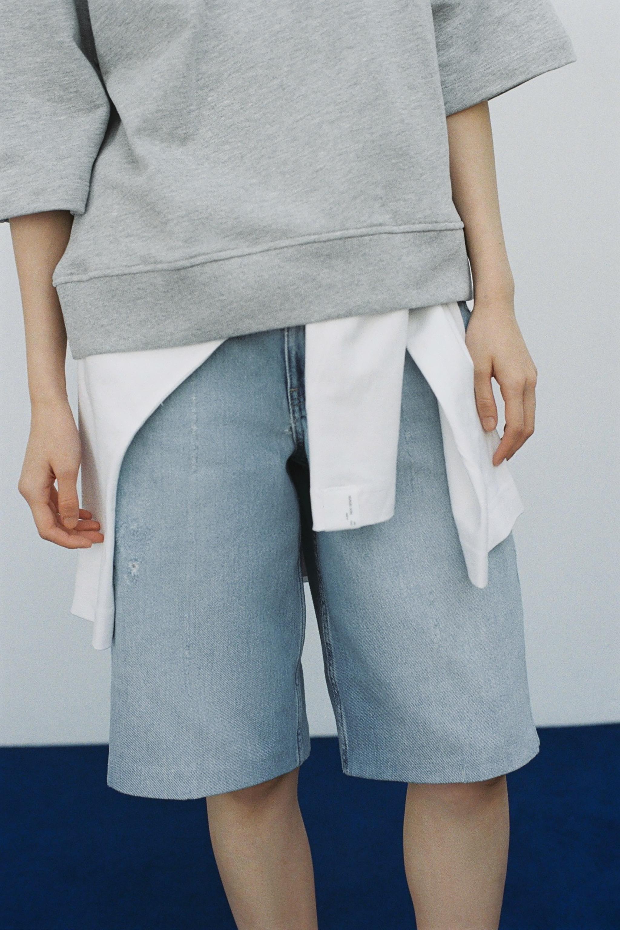 【ZARA】TRFミッドライズデニムバミューダショーツ TRF バギー NFL ミッドライズジーンズ - ネイビーブルー | ZARA
