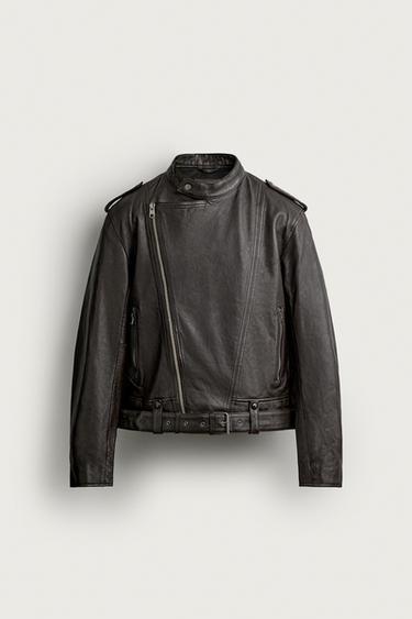 جاكيت جلد بايكر بقصة قصيرة - شوكولاتة الخاص بـ Zara