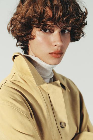 VESTE EN CUIR DAIM 100 % - Beige rosé de Zara