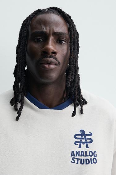 SUDADERA RELAX FIT RIZO ESTAMPADO CONTRASTE - Blanco roto de Zara