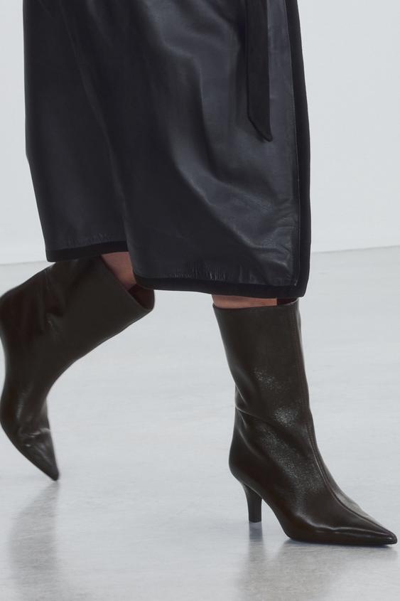 BOTTINES À talons EN CUIR - Marron de Zara - Image 2
