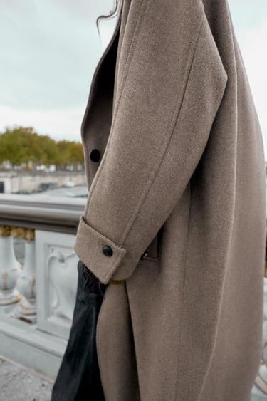 MANTEAU OVERSIZE AVEC LAINE POIGNET CONTRASTANT - Vison foncé de Zara - Image 4