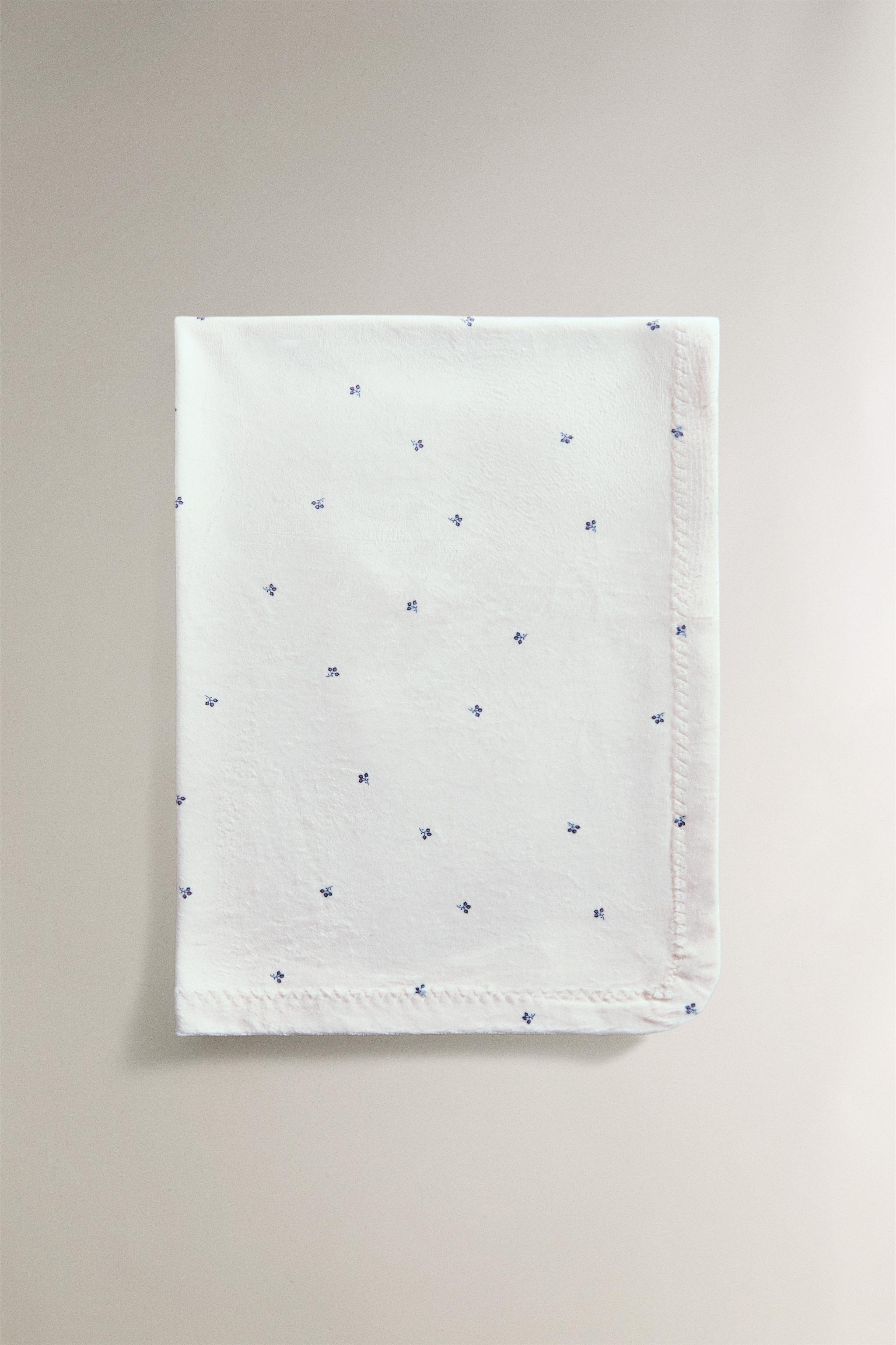BABY FLEECE BLANKET WITH FLOWERS
