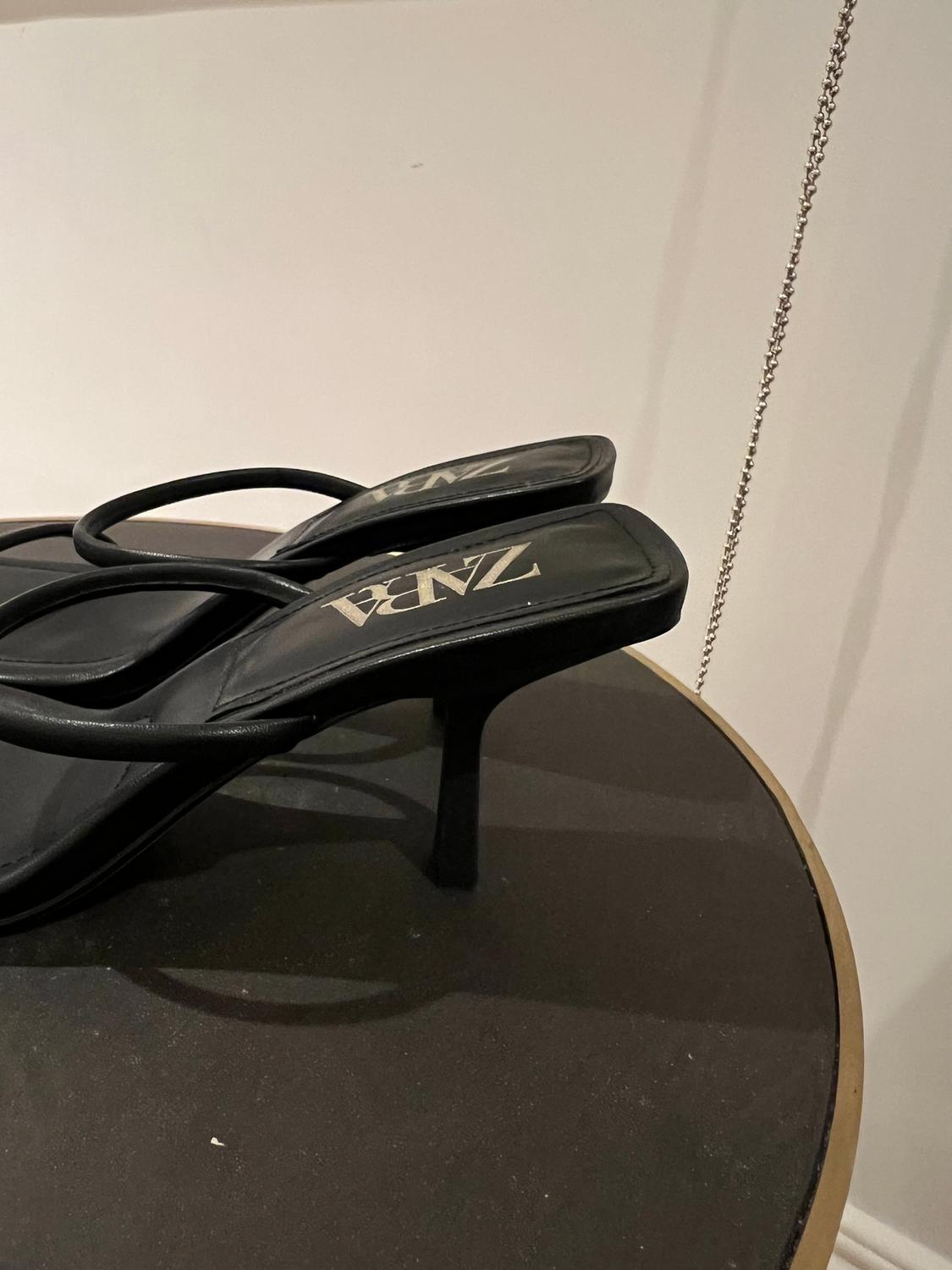 STRAPPY LEATHER HEELED SANDALS - Image 4