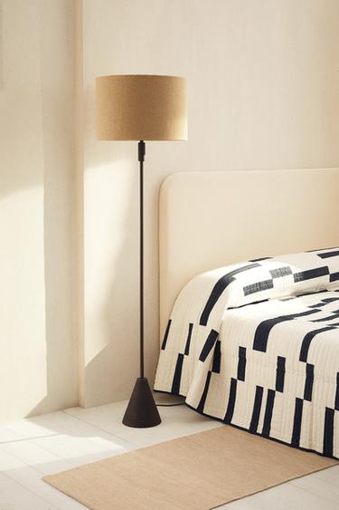 LÁMPARA PIE MADERA - Negro de Zara