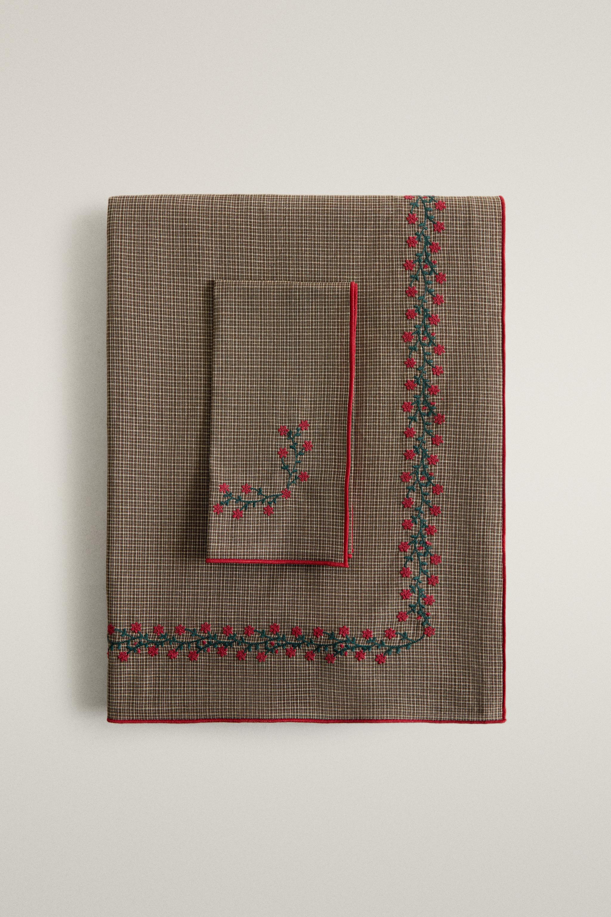 EMBROIDERED COTTON CHRISTMAS TABLECLOTH