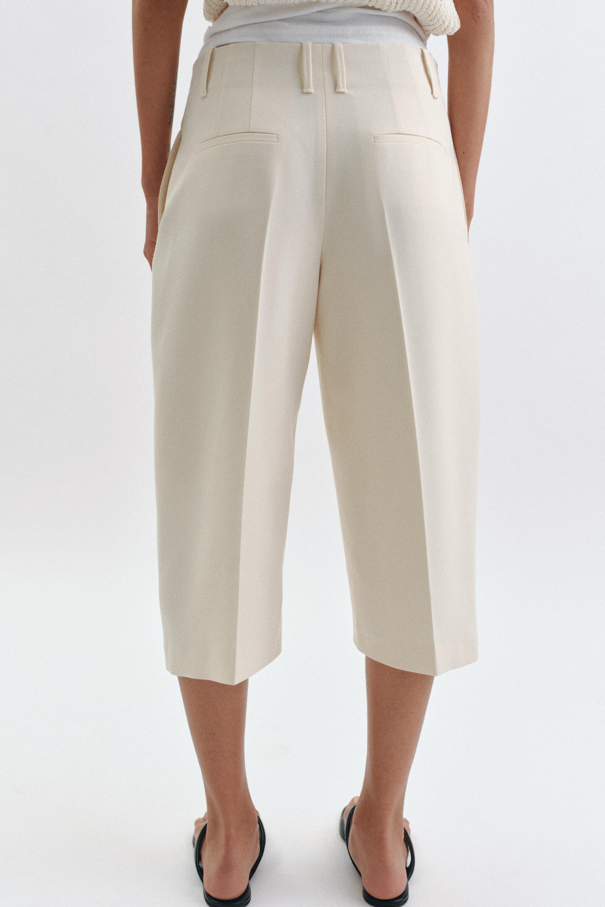 ZW COLLECTION STRAIGHT SHORTS WITH PLEATS