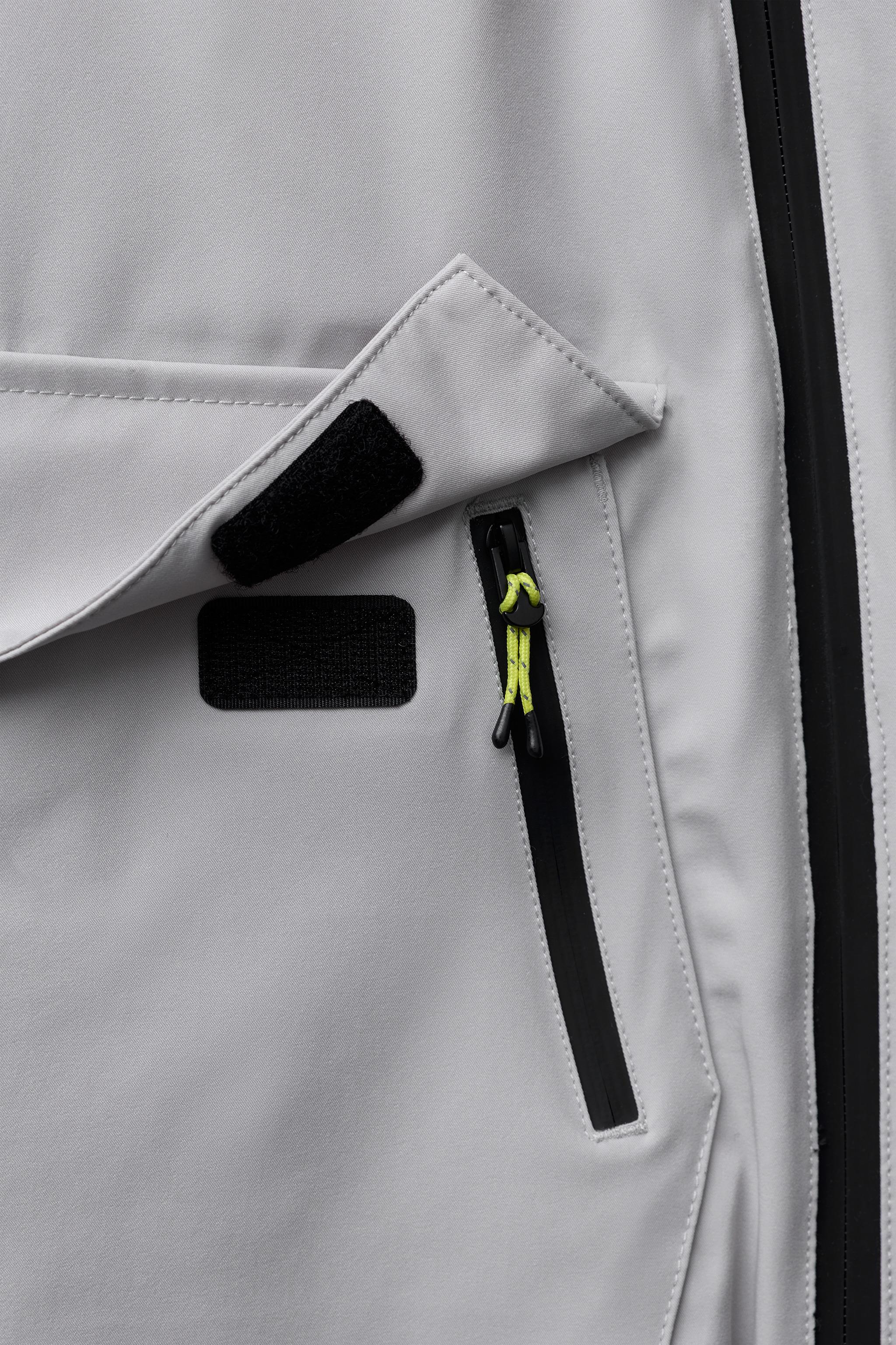 WATER-RESISTANT AND WINDPROOF KANGAROO JACKET RECCO® SYSTEM SKI COLLECTION