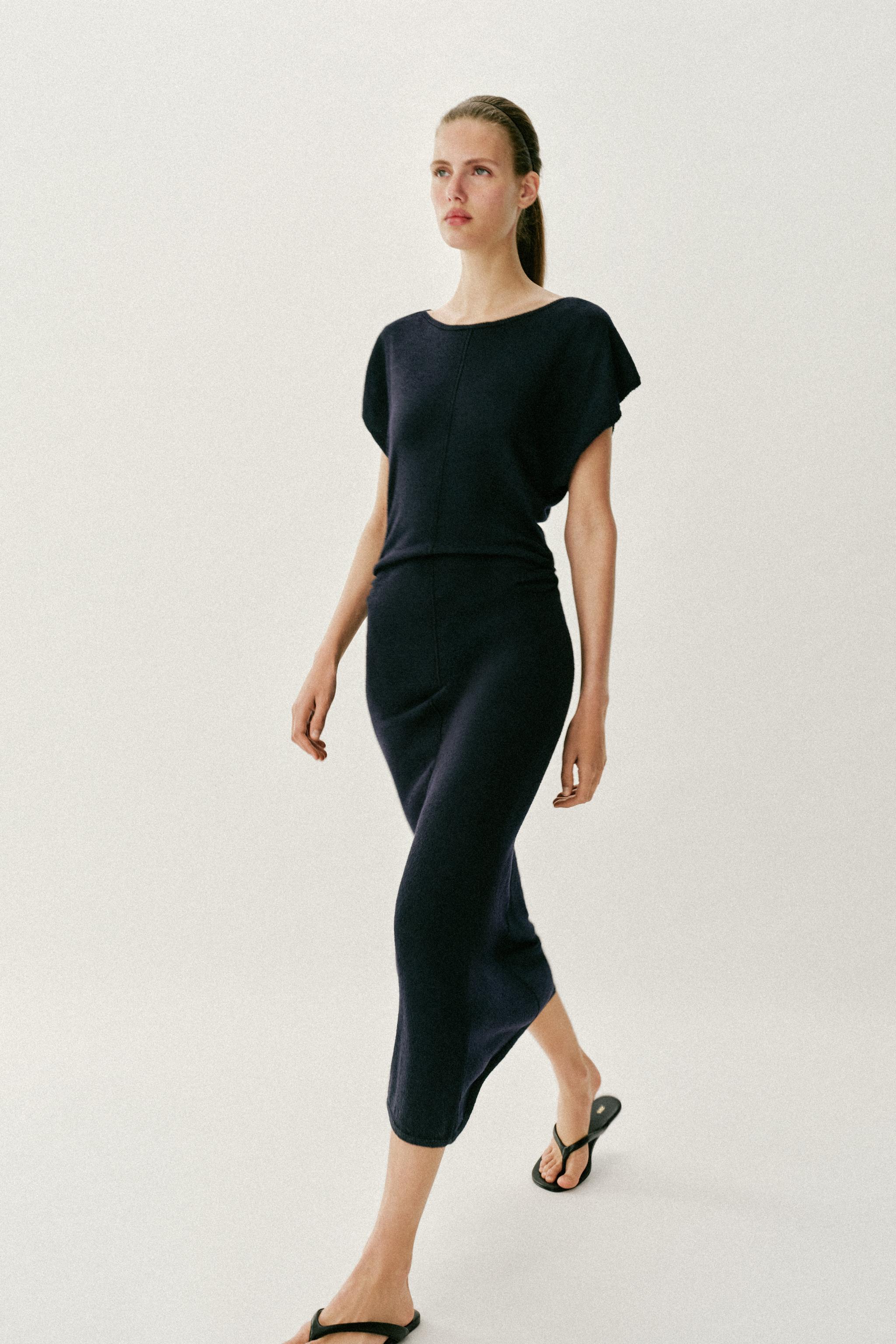 LONG KNIT DRESS WITH SIDE RUCHING