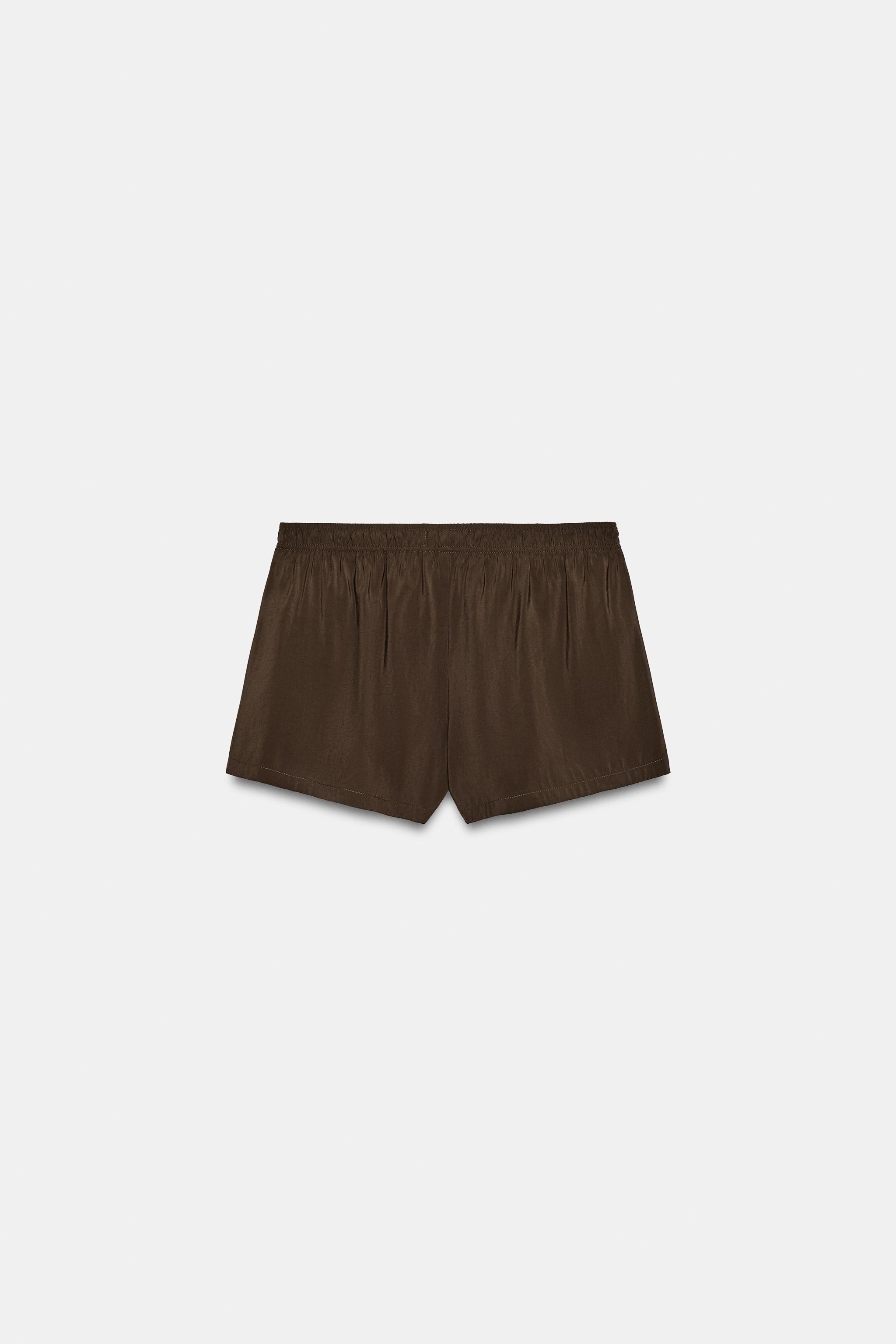 SHORT FLUIDE AVEC BOUTONS