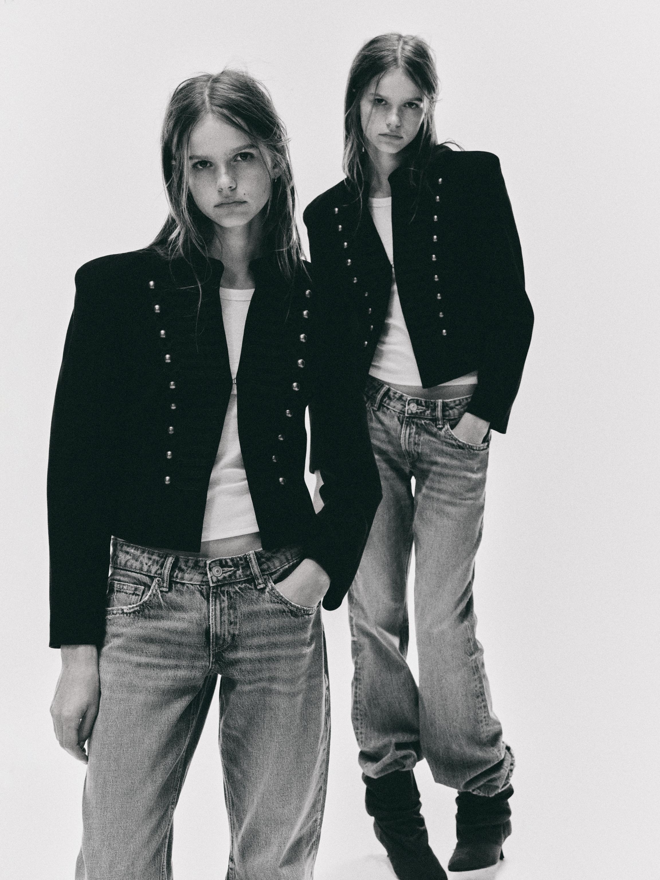 FITTED BLAZER WITH SHOULDER PADS — Black