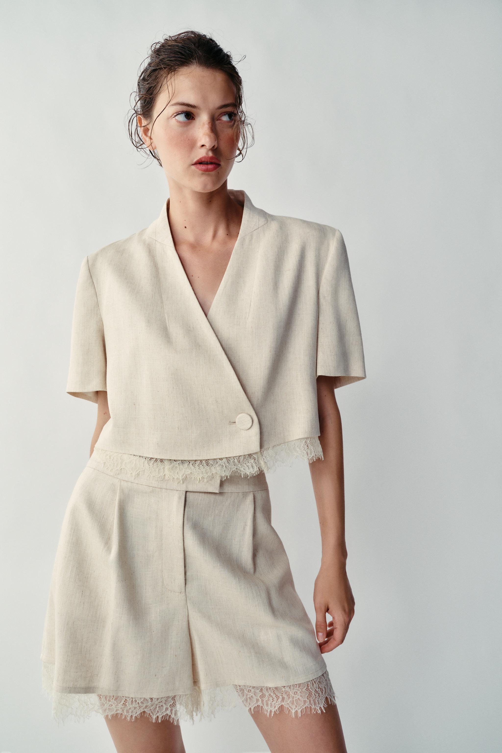LACE TRIM CROPPED BLAZER