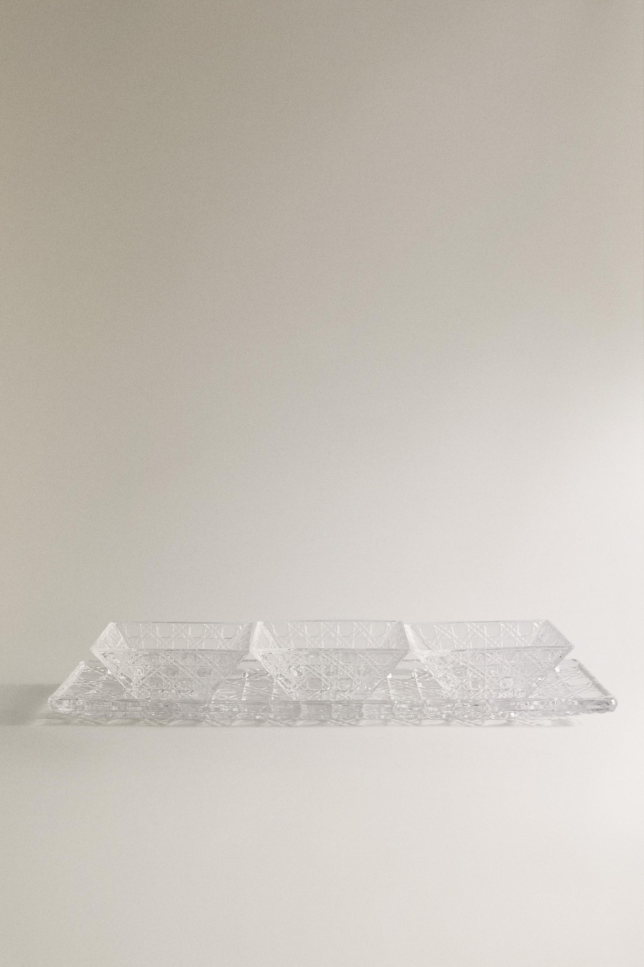 GLASS SERVING DISH WITH BOWLS AND A RAISED DESIGN