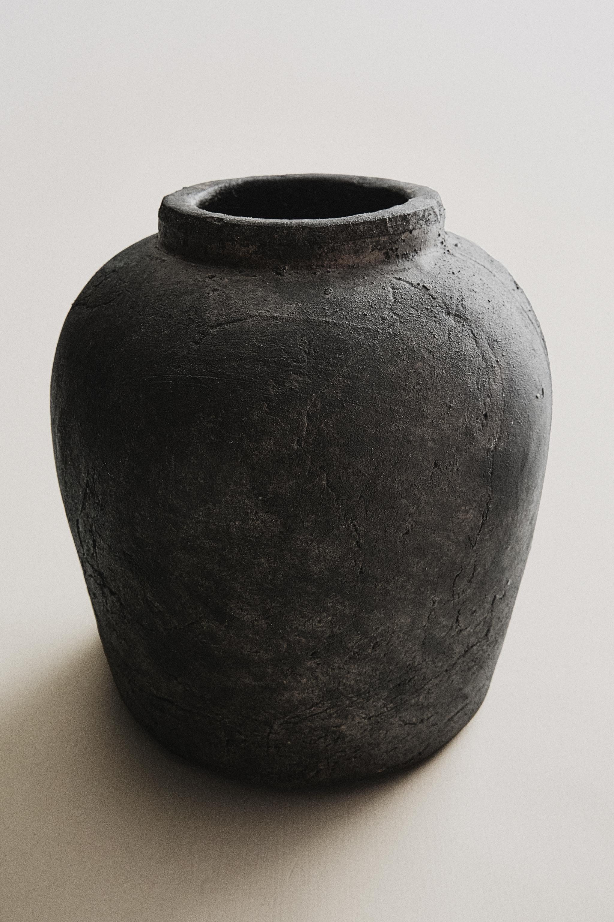 VASE CÉRAMIQUE TEXTURE USÉE