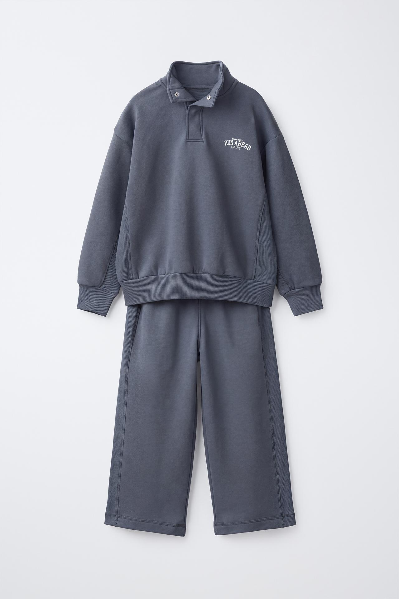 КОМПЛЕКТ ИЗ ТОЛСТОВКИ И БРЮК WIDE LEG С НАДПИСЬЮ VARSITY