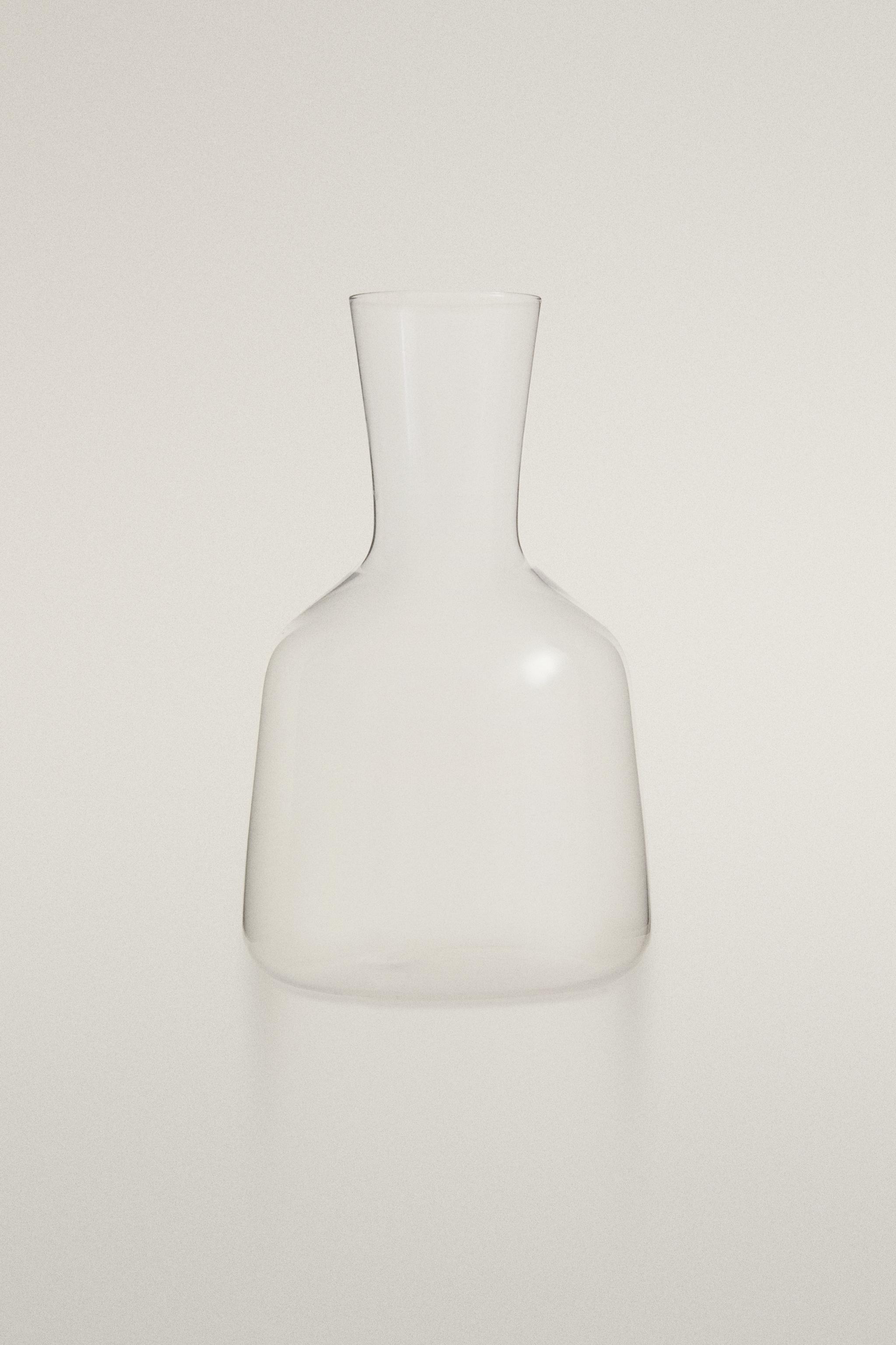 GLASS DECANTER — Transparent