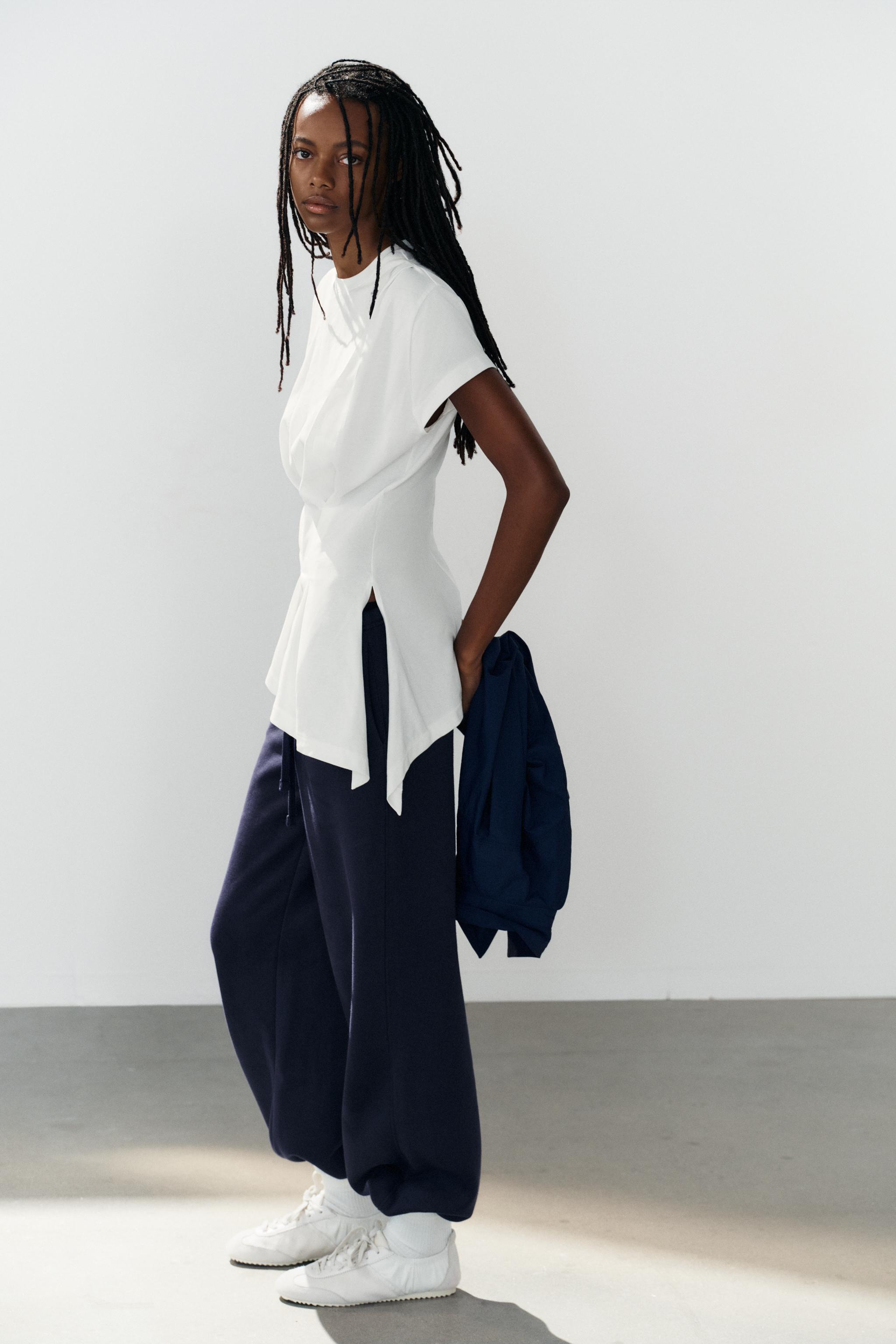 T-SHIRT ASYMÉTRIQUE À PLIS
