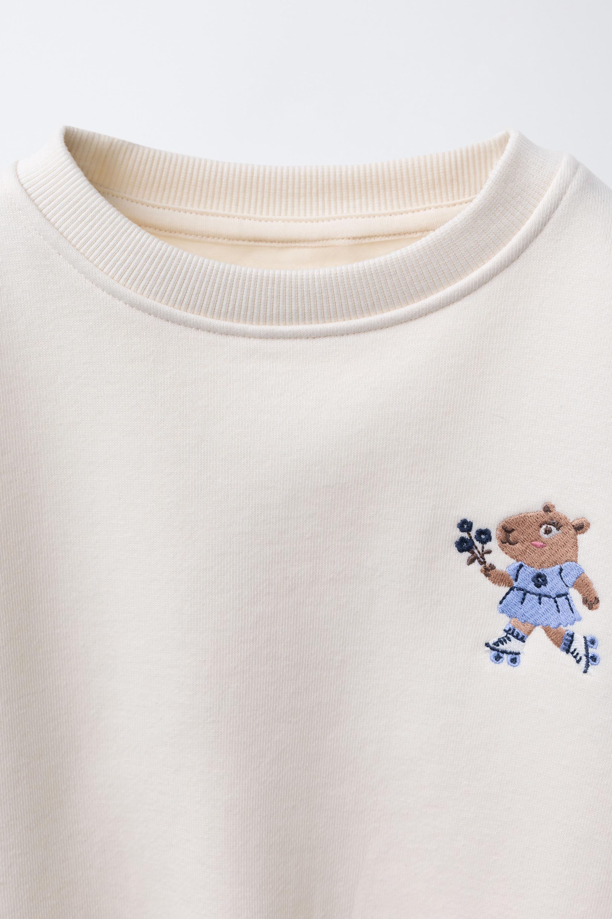 EMBROIDERED CAPYBARA AND HEART SWEATSHIRT