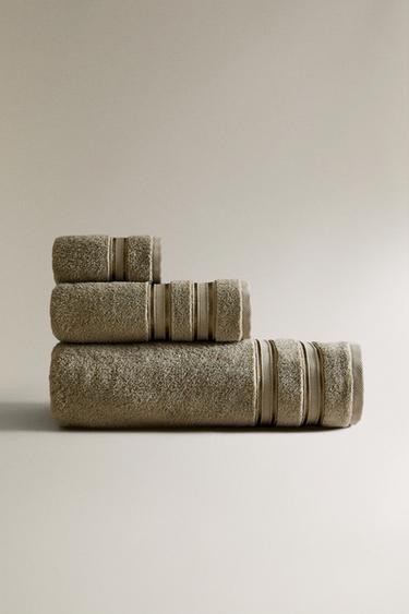 BATH TOWEL WITH SHINY DOUBLE BORDER - Green by Zara - Image 0