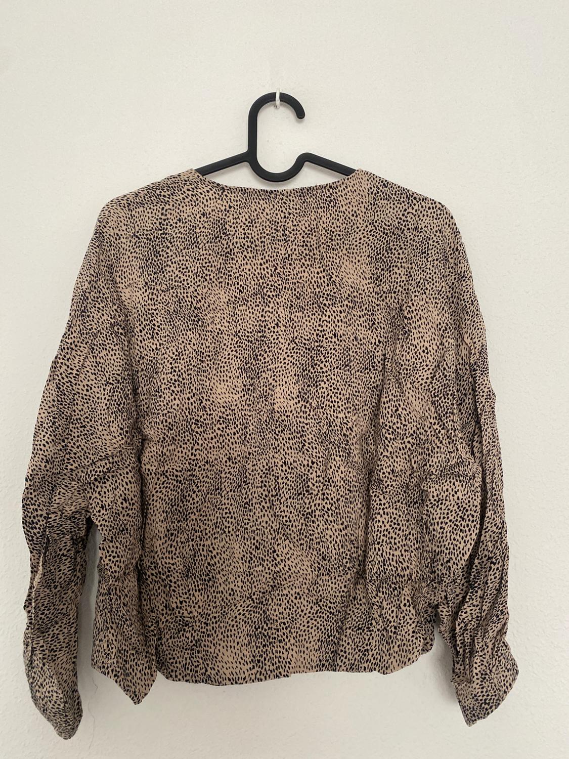 PRINTED BUTTON-UP BLOUSE - Image 3