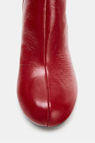BOTTINES À TALONS EN CUIR - Rouge de Zara - Image 8