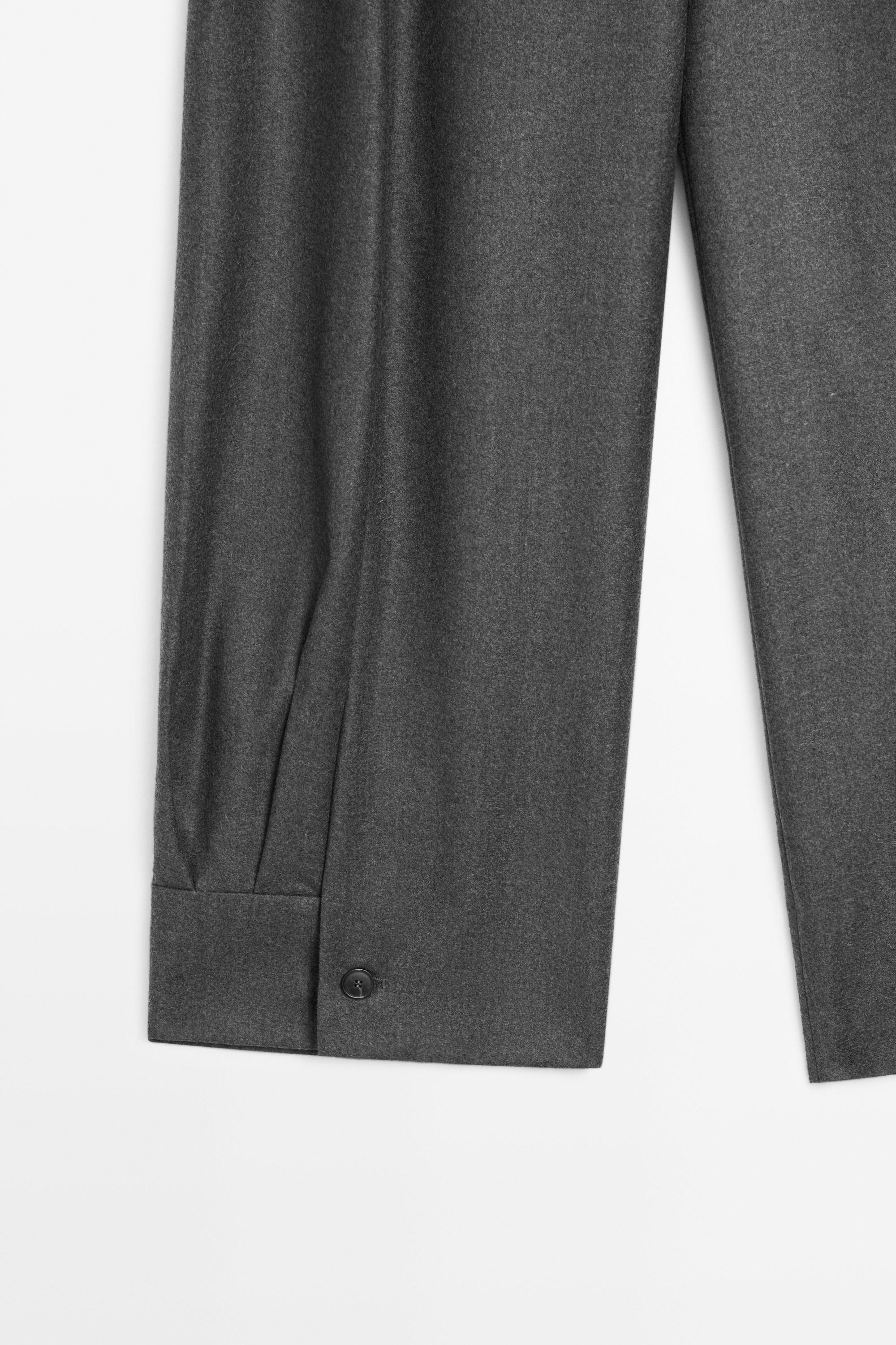 Pantalon 100 % laine détail bouton bas