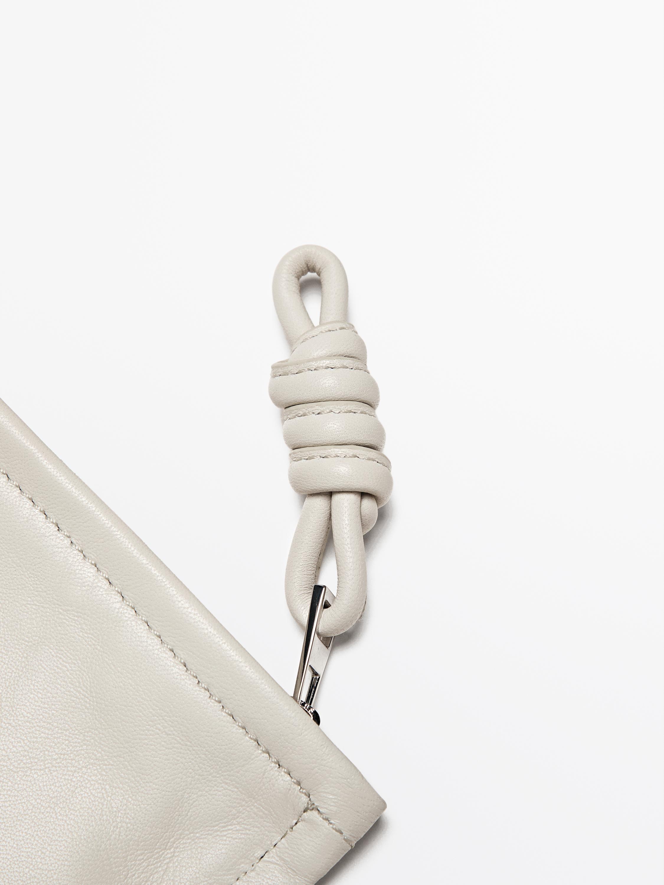 Petit sac pochette avec nœud en cuir nappa