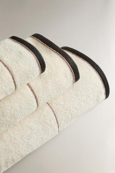SERVIETTE DE BAIN FRISE POINT DE RIZ - Ivoire de Zara - Image 1