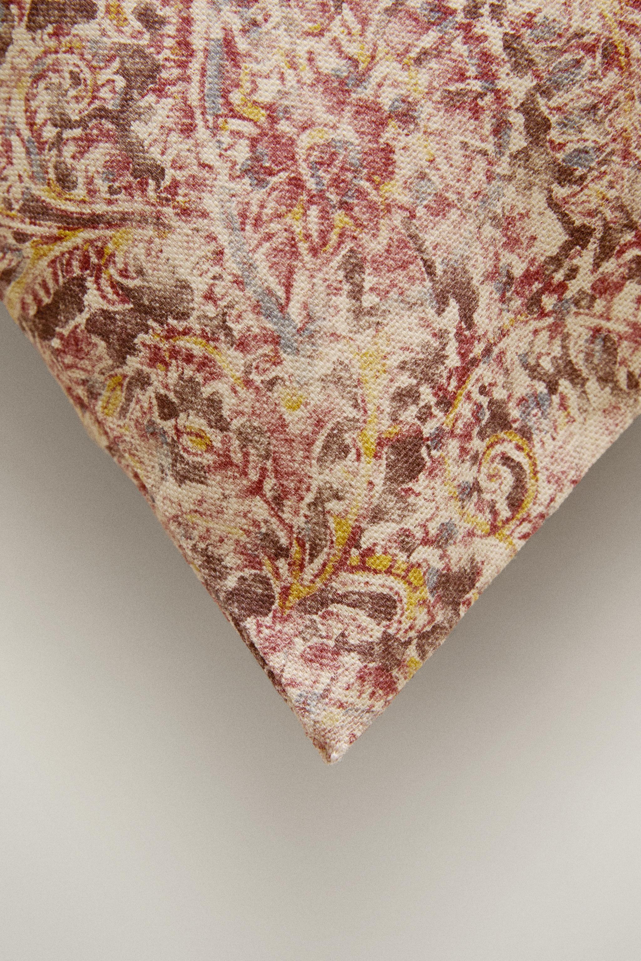 FLORAL THROW PILLOW COVER — Pink