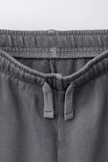 ENSEMBLE SWEAT-SHIRT À MANCHES COURTES ET SHORT CARGO - Gris anthracite de Zara - Image 6