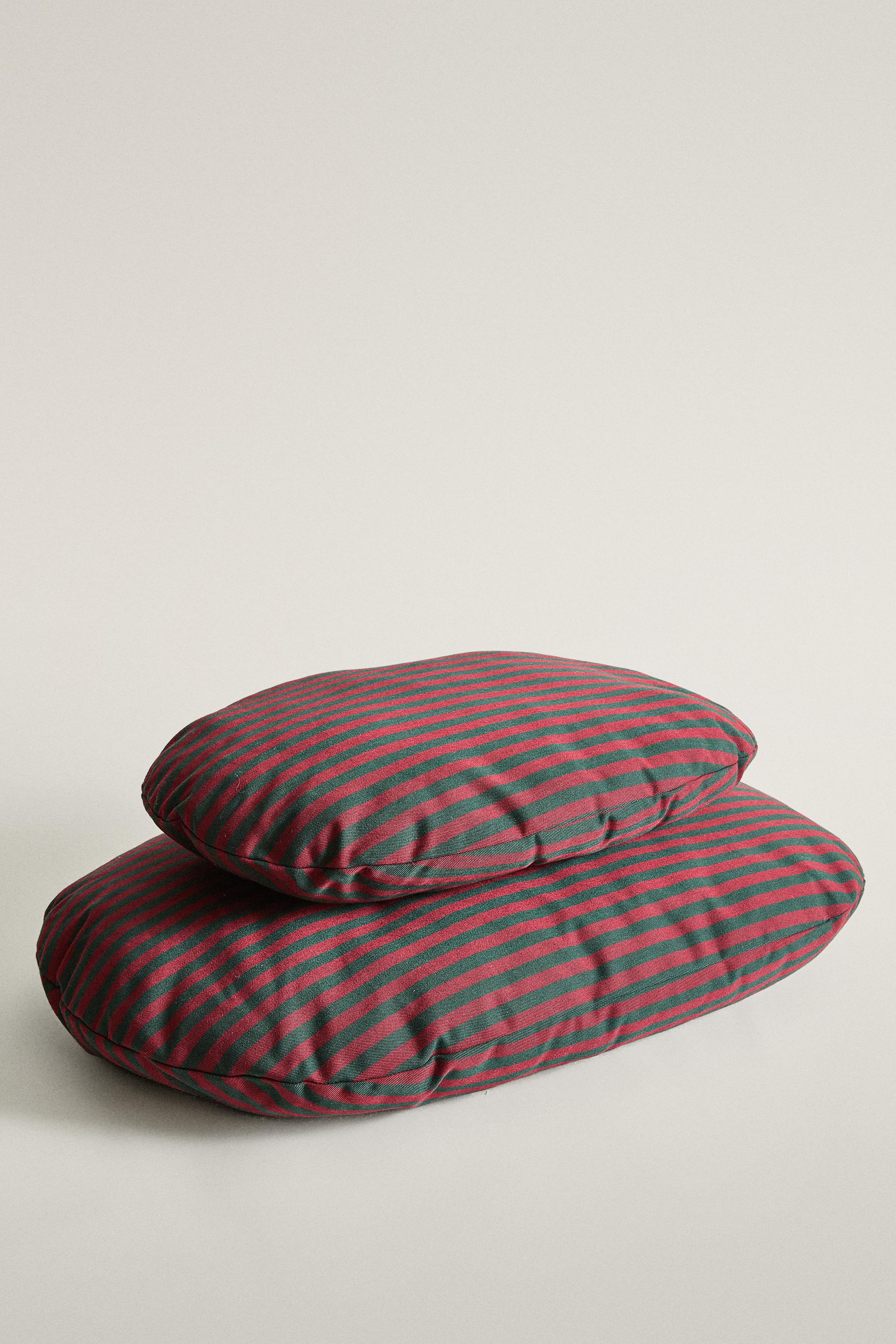 OVAL STRIPED CHRISTMAS PET CUSHION