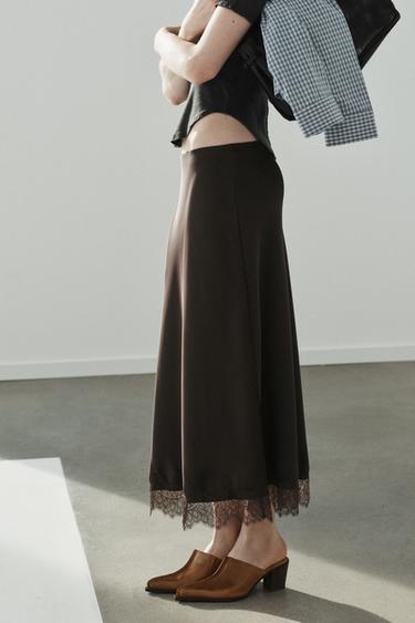 JUPE MI-LONGUE SATINÉE AVEC DENTELLE - Marron chocolat de Zara - Image 1