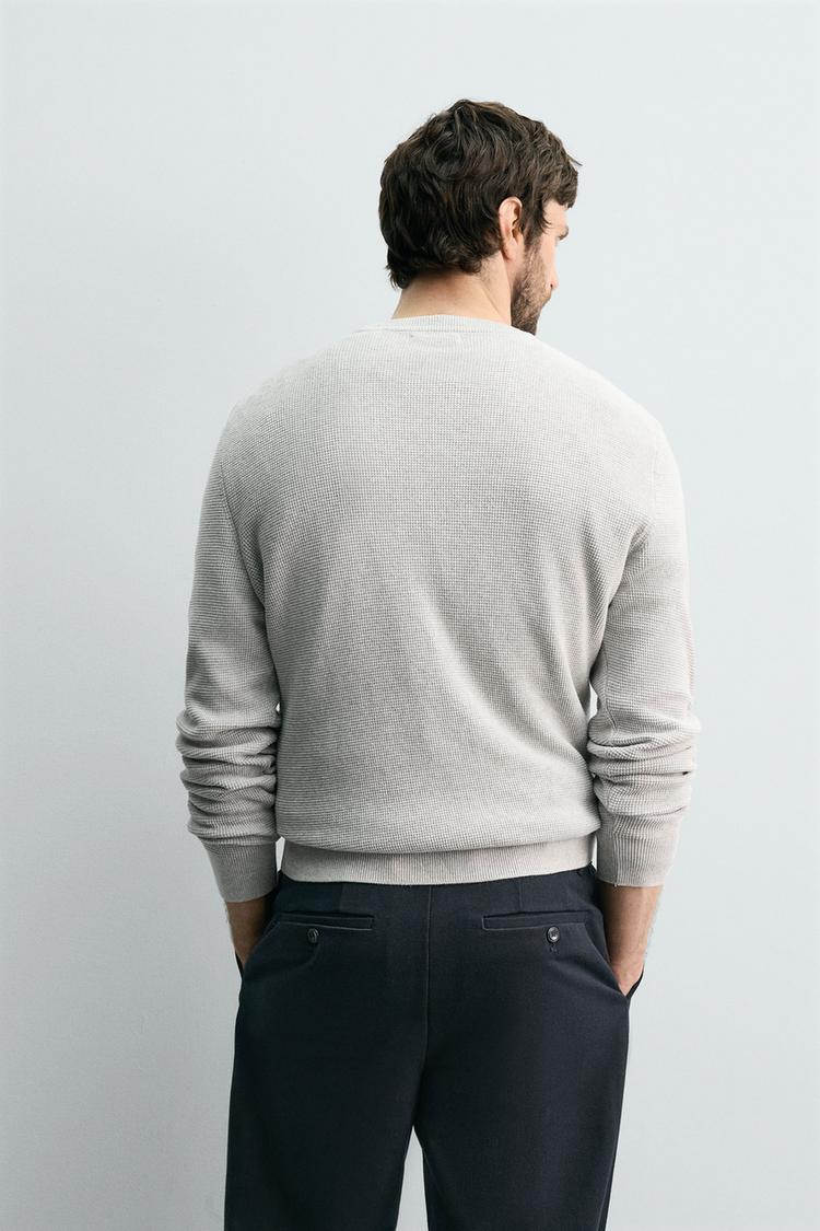 REGULAR FIT TEXTURED SWEATER