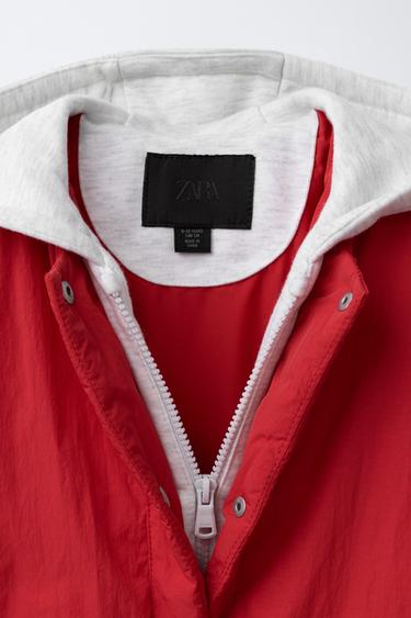 BLOUSON REMBOURRÉ À CAPUCHE EN MOLLETON - Rouge de Zara - Image 6
