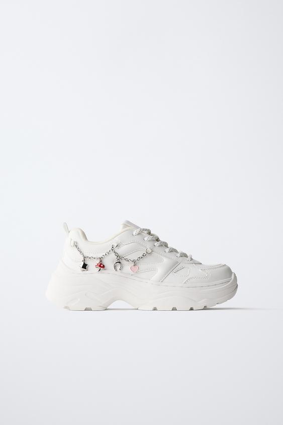 ZAPATILLA DEPORTIVA CHARMS - Blanco de Zara - Imagen 0