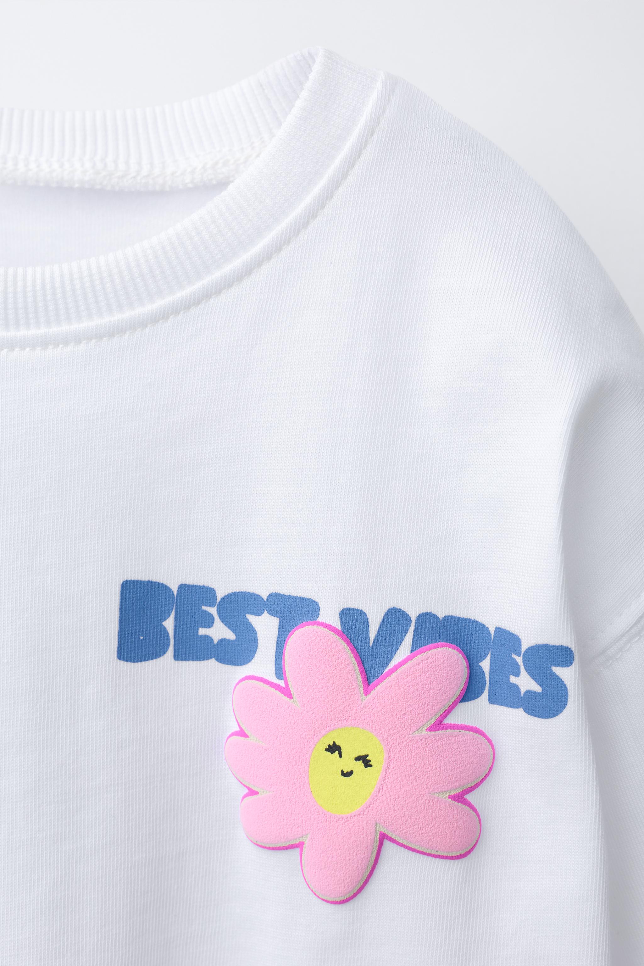 STICKER PRINT T-SHIRT