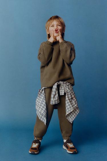 ОДНОТОННЫЙ КОМПЛЕКТ ИЗ ТОЛСТОВКИ И БРЮК-ДЖОГГЕРОВ — МЯГКИЙ КАШТАНОВЫЙ от Zara