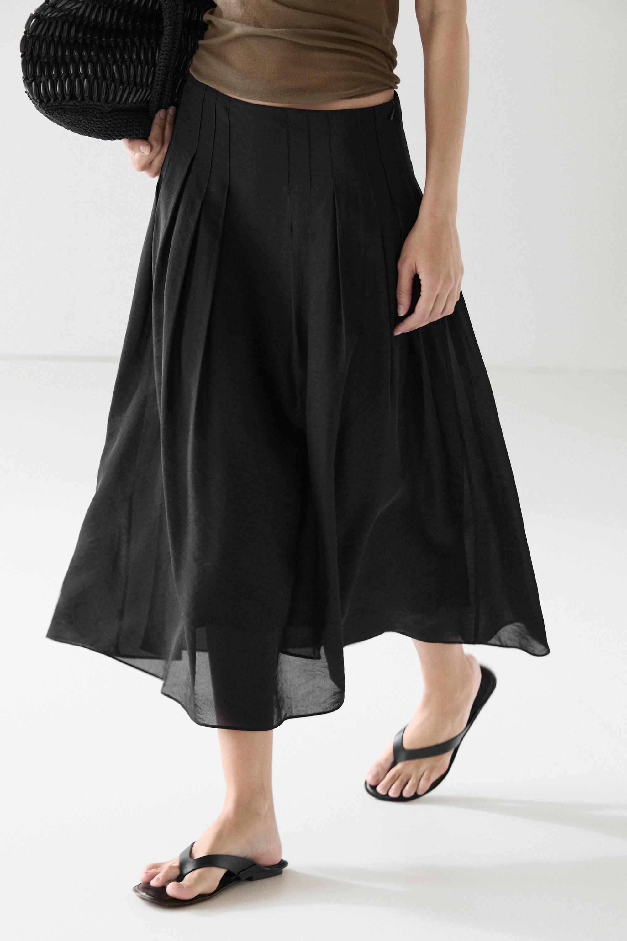 Jupe midi fluide avec détails de pinces