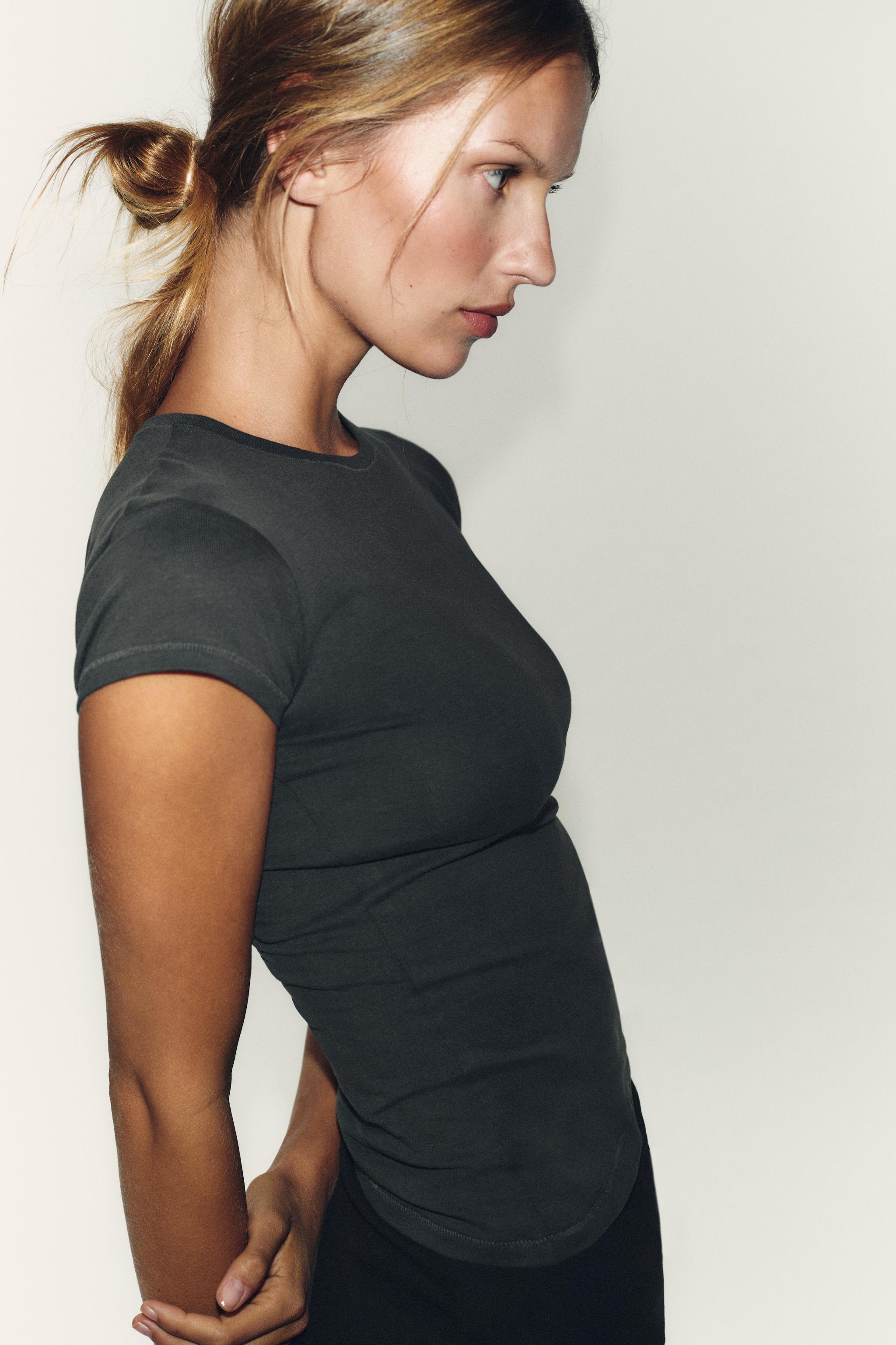 FITTED SHORT-SLEEVE T-SHIRT — Charcoal gray
