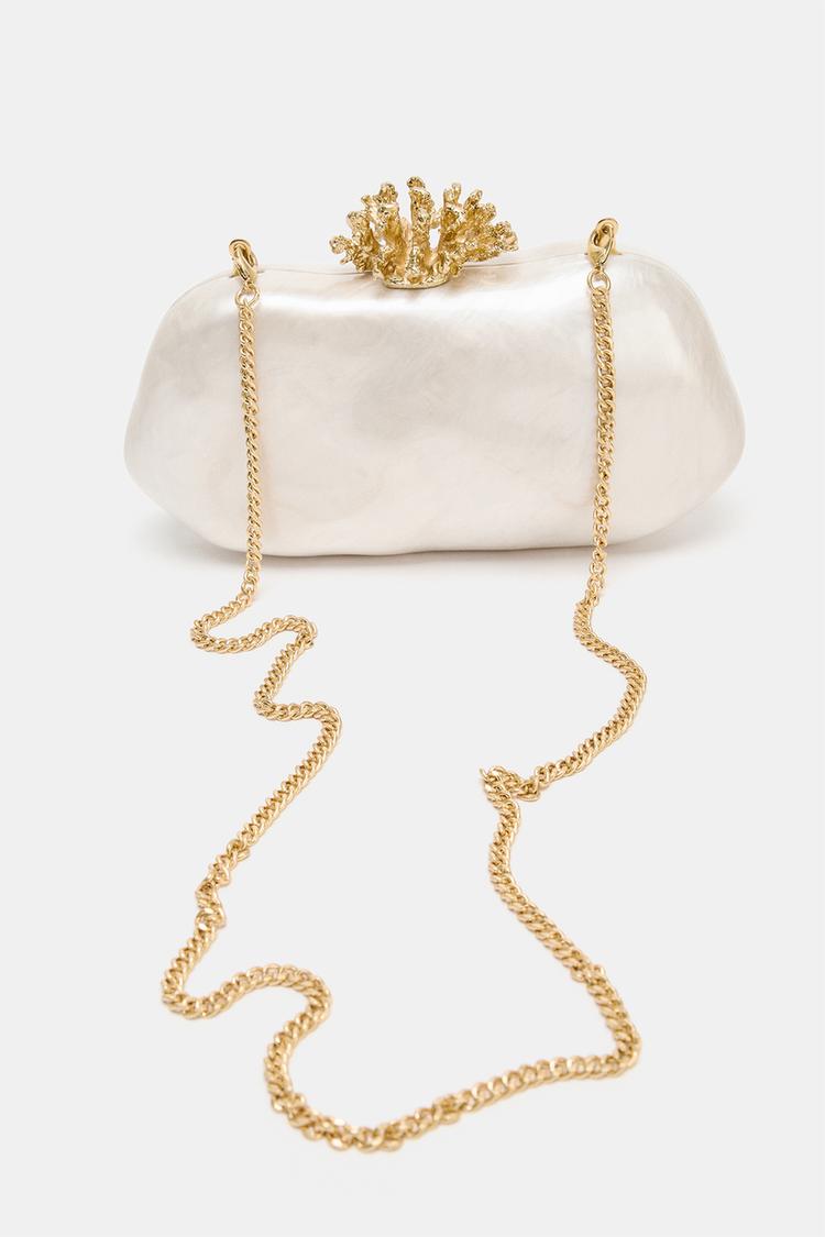 Cartera con detalle metálico 3
