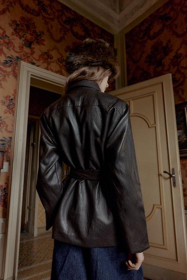 VESTE LONGUE EN MATIÈRE SYNTHÉTIQUE AVEC CEINTURE - Marron de Zara - Image 4