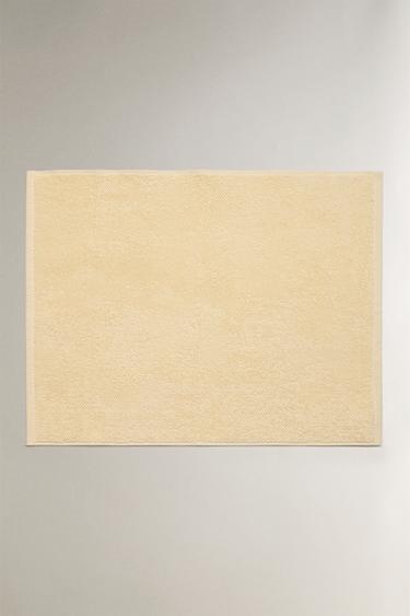 PLAIN BATH MAT - Light yellow by Zara