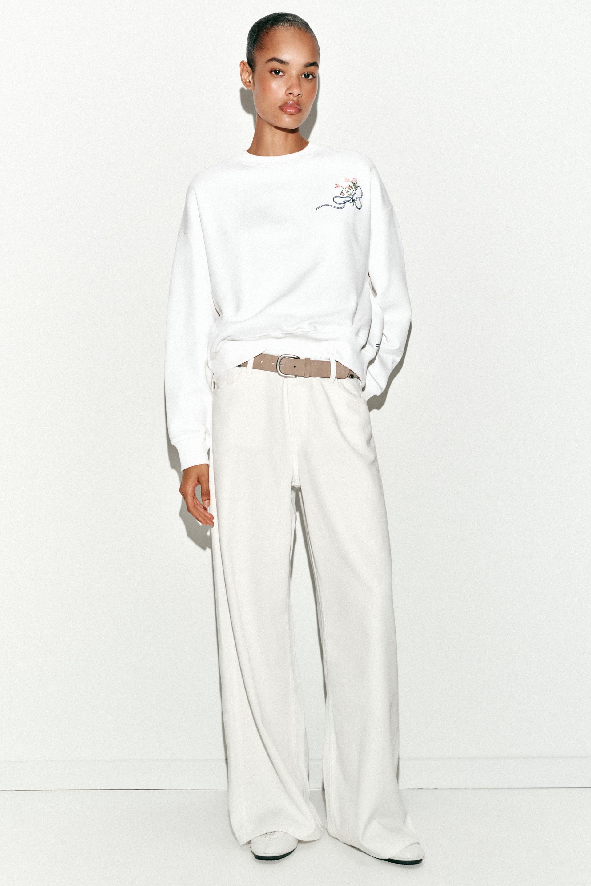 ÇİÇEK İŞLEMELİ SWEATSHIRT