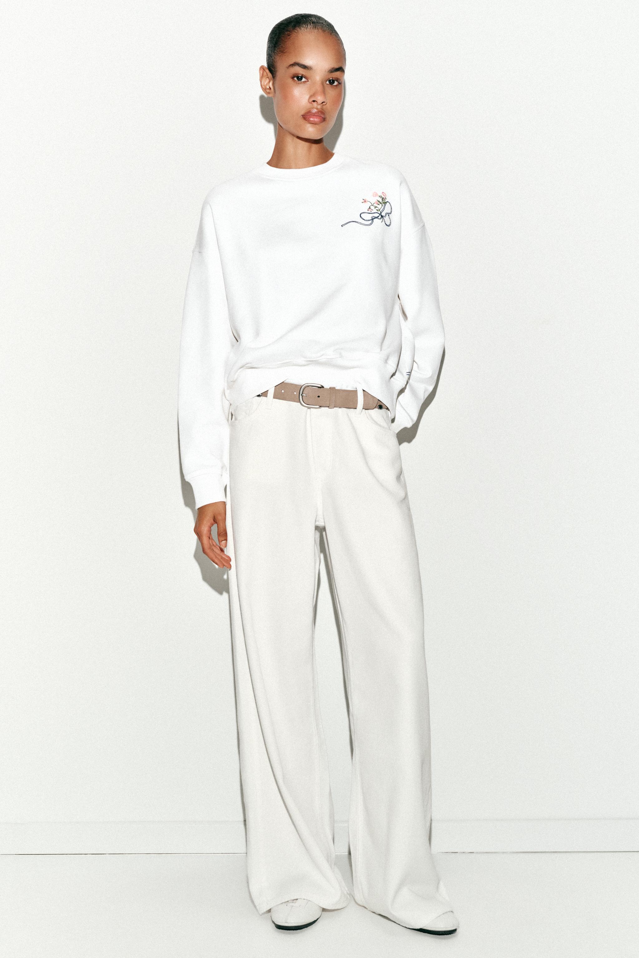 ÇİÇEK İŞLEMELİ SWEATSHIRT