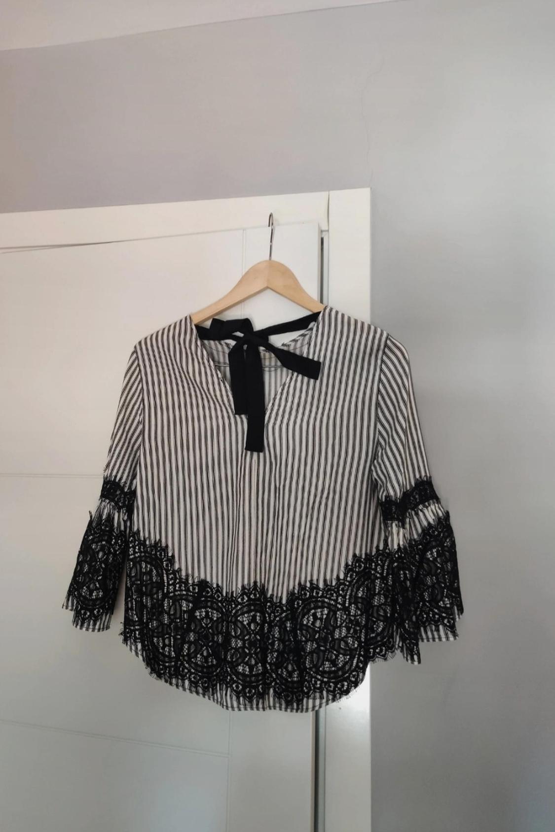 BLOUSE WITH LACE DETAIL - Image 2