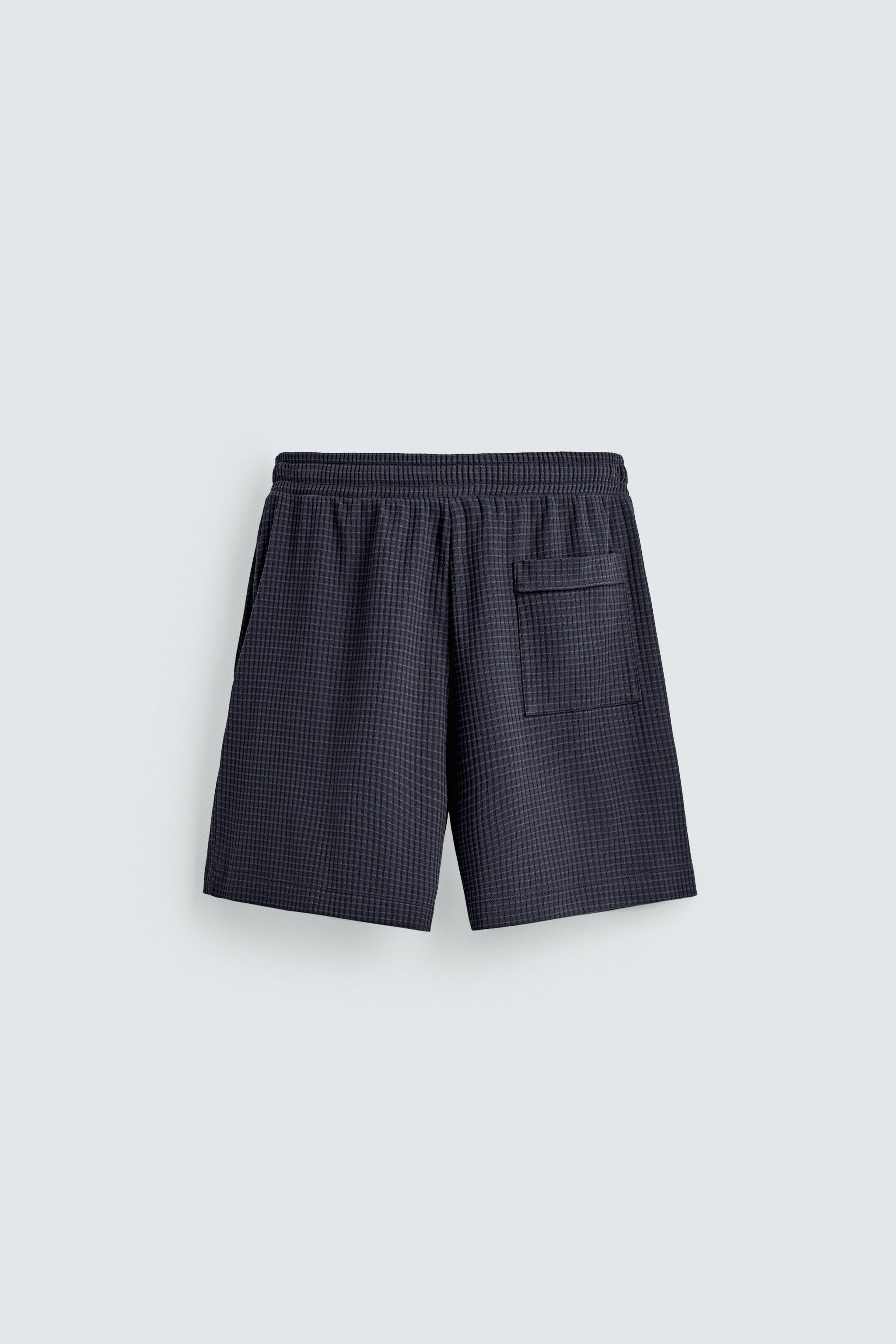 TEXTURED JOGGER SHORTS