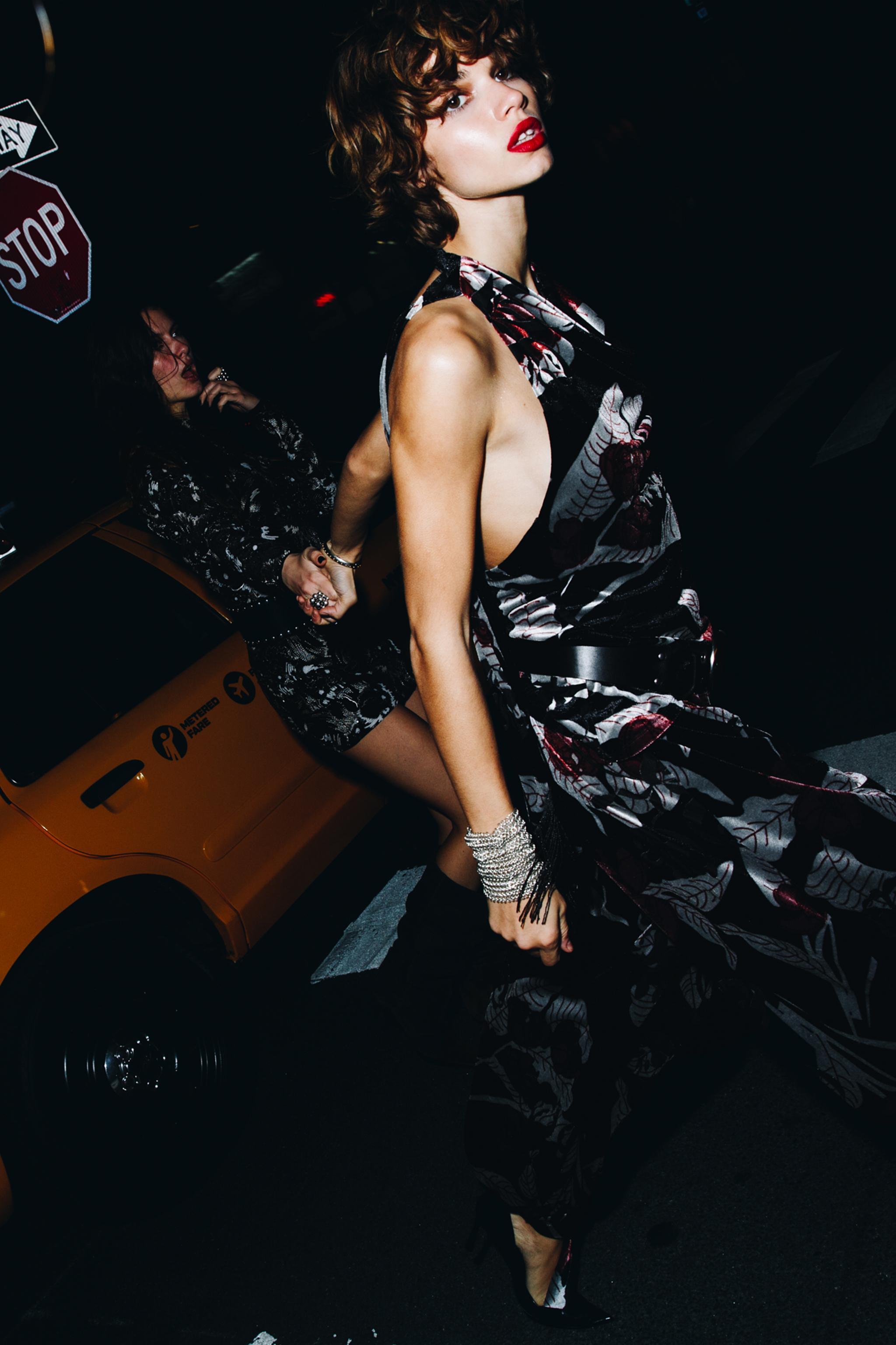 ROBE EN VELOURS BRODÉE