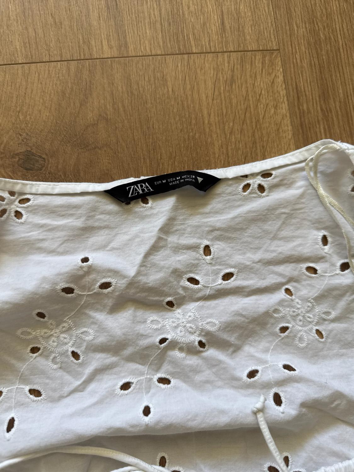 CROP TOP WITH CUTWORK EMBROIDERY - Image 2