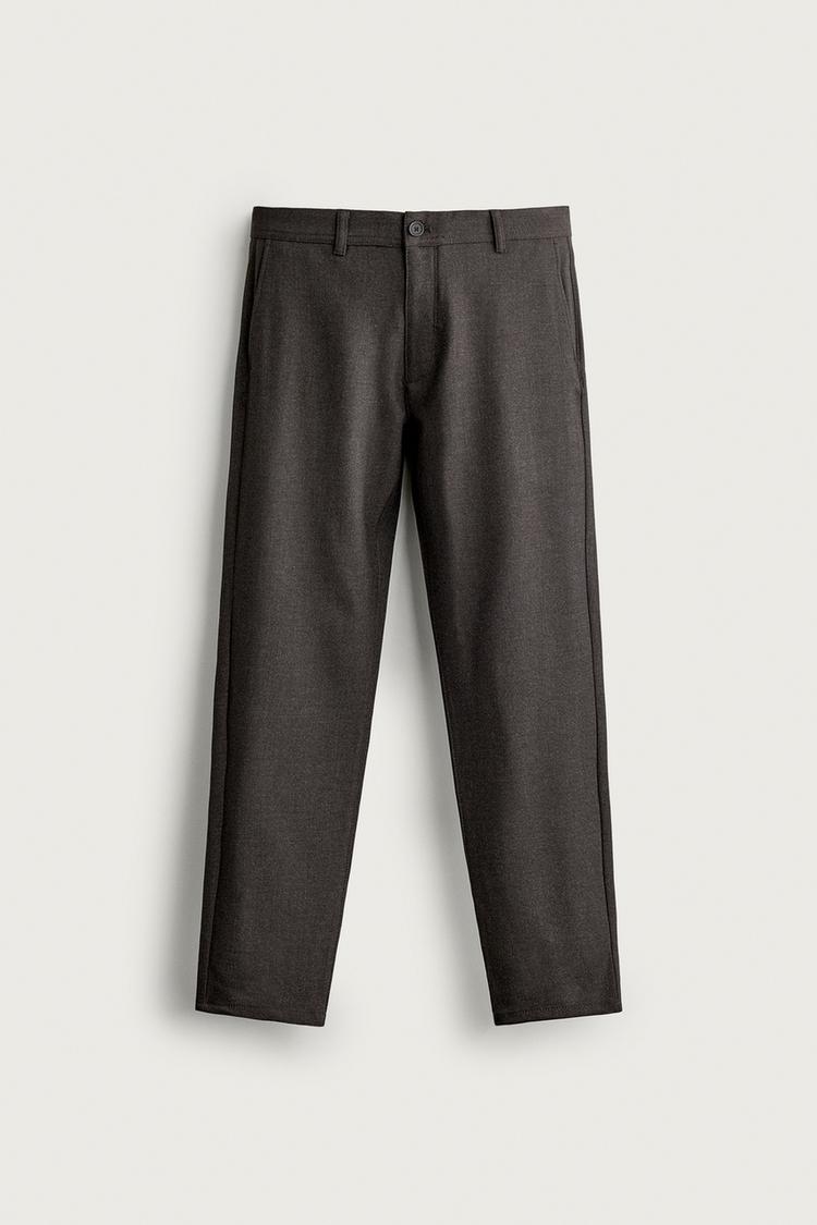 COMFORT STRUCTURED CHINO PANTS — Dark brown